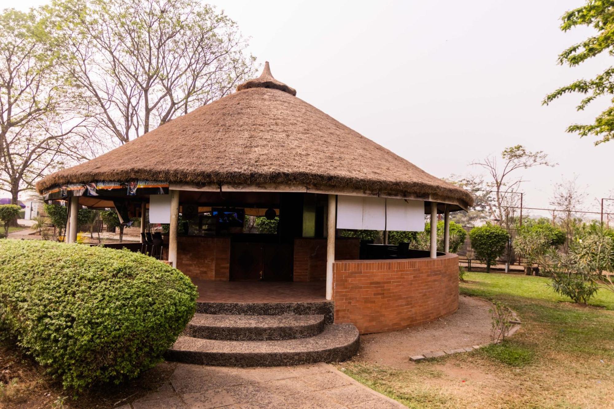 Nelson Mandela Gardens Hotel Okpanam Exterior foto